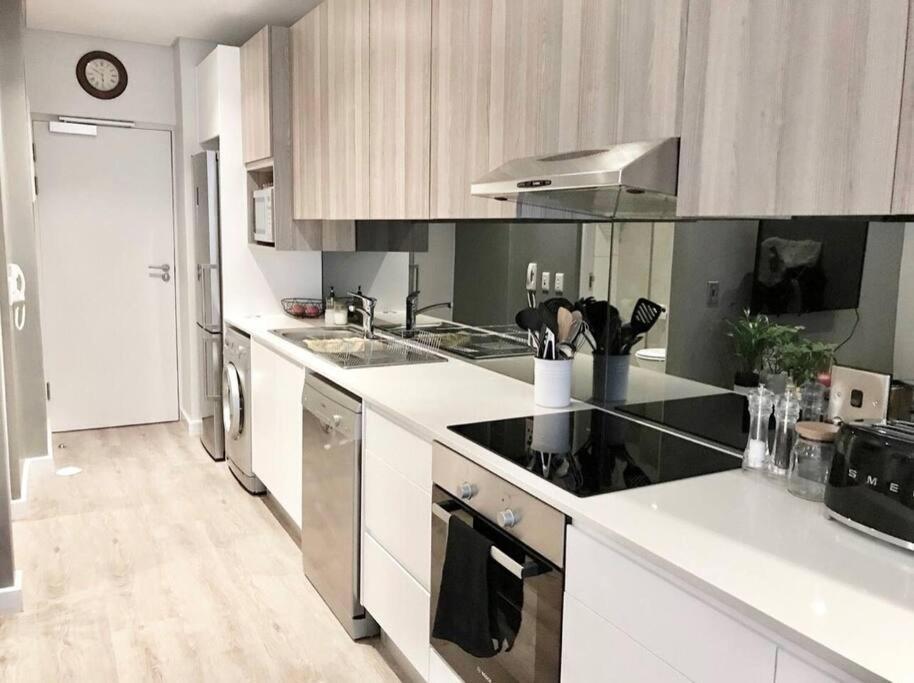 Stunning Studio Apartment In Cbd Fokváros Kültér fotó